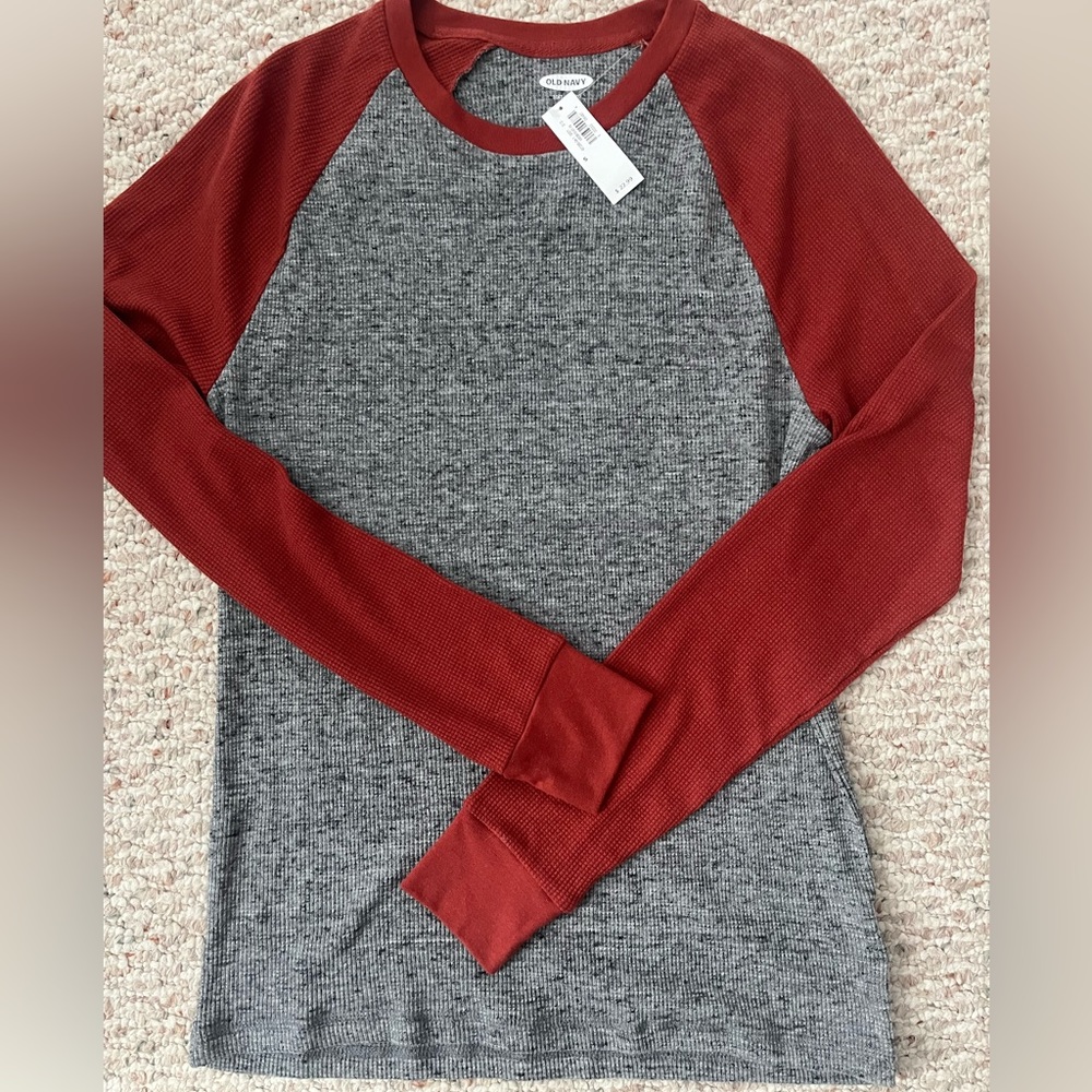 Long sleeve waffle shirt. Cotton/polyester. Mens S. Smoke—free home.